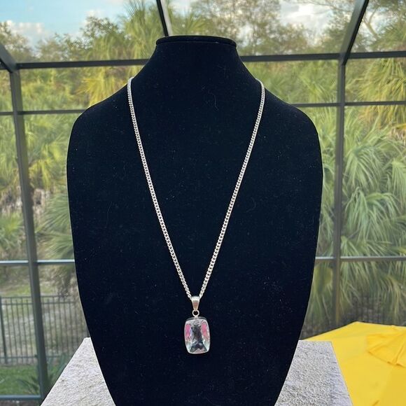 Worthington Silver Tone Glass Cut Pendent 28 Inch Chain - Picture 9 of 9